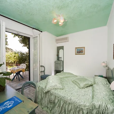 Giardino Delle Ninfe E La Fenice ايسكيا